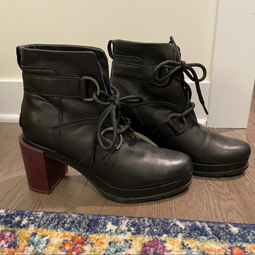 Sorel Lace-up Heeled Boots Women’s Size 9